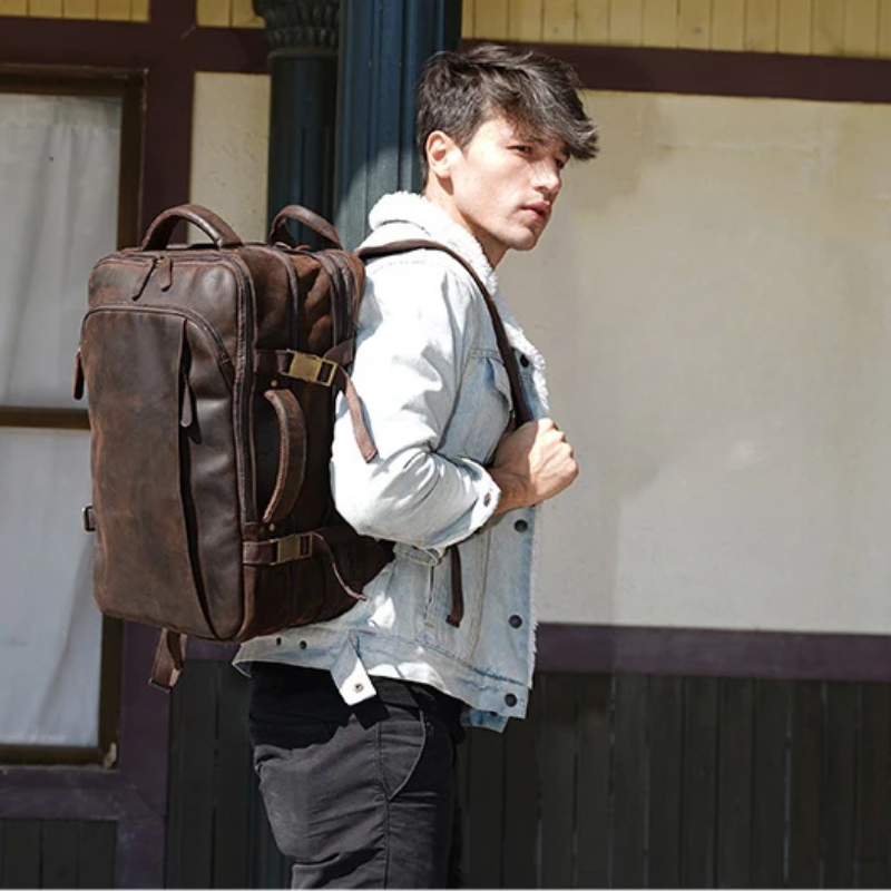 Mochila de Couro Legitimo para Notebook 17"
